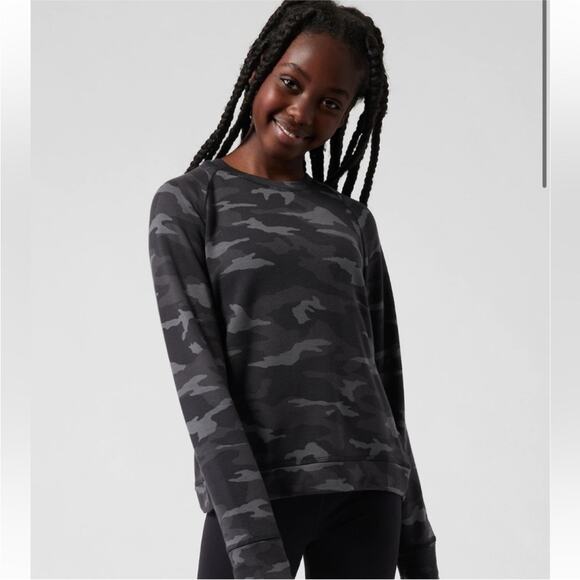 NWT Athleta Girl Cozy Cross Your Fingers Sweatshirt Black/Gray Camo Size XS/6 - Picture 1 of 10